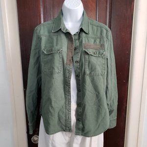 🥰 B2G1F - BDG/UO Green Chambray Button Up Size Small